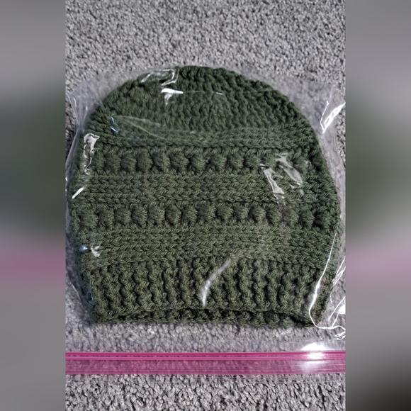 womans hat - Picture 4 of 4